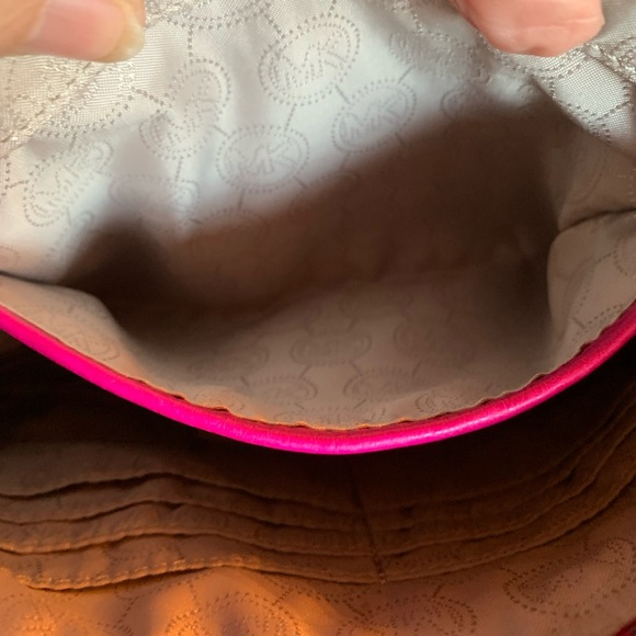 Michael Kors, HOT PINK, soft pebble leather crossbody. Zip pocket on front. - Picture 6 of 11